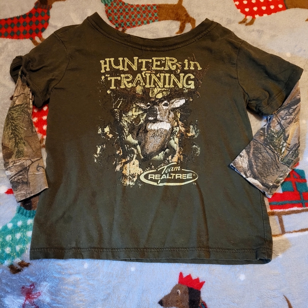 Realtree Kids 'Hunter in Training' Long Sleeve Shirt - Olive and Camouflage